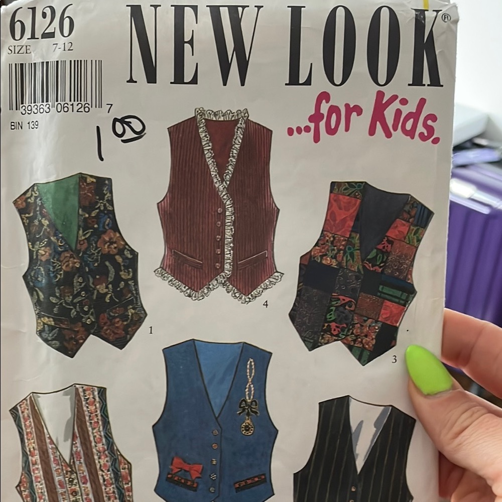 Assorted Vintage Sewing Patterns - Picture 8 of 8